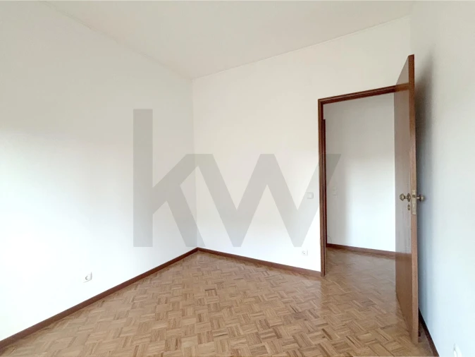 Apartamento T4 para Arrendamento em Avenidas Novas Foto 15