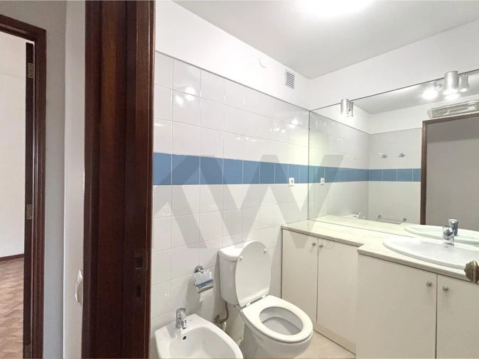 Apartamento T4 para Arrendamento em Avenidas Novas Foto 19