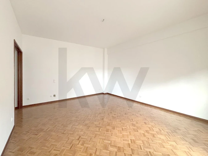 Apartamento T4 para Arrendamento em Avenidas Novas Foto 8
