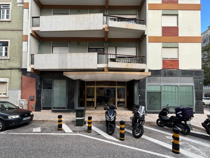 Apartamento T4 para Arrendamento em Avenidas Novas Foto 2