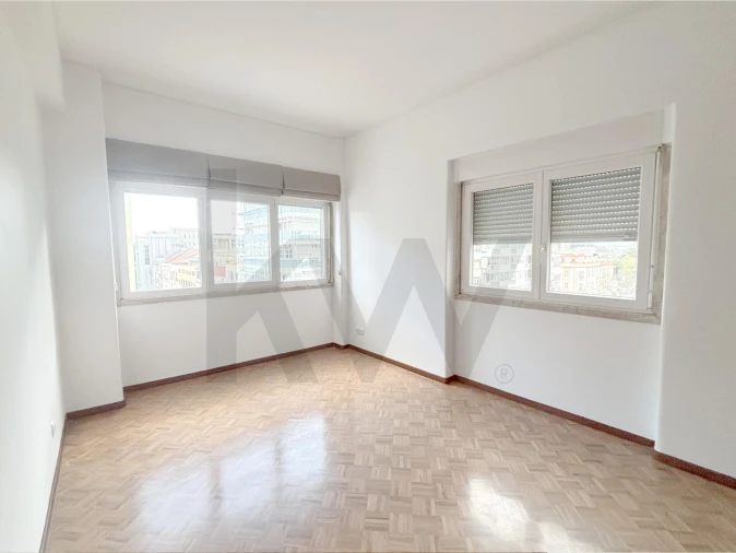 Apartamento T4 para Arrendamento em Avenidas Novas Foto 13