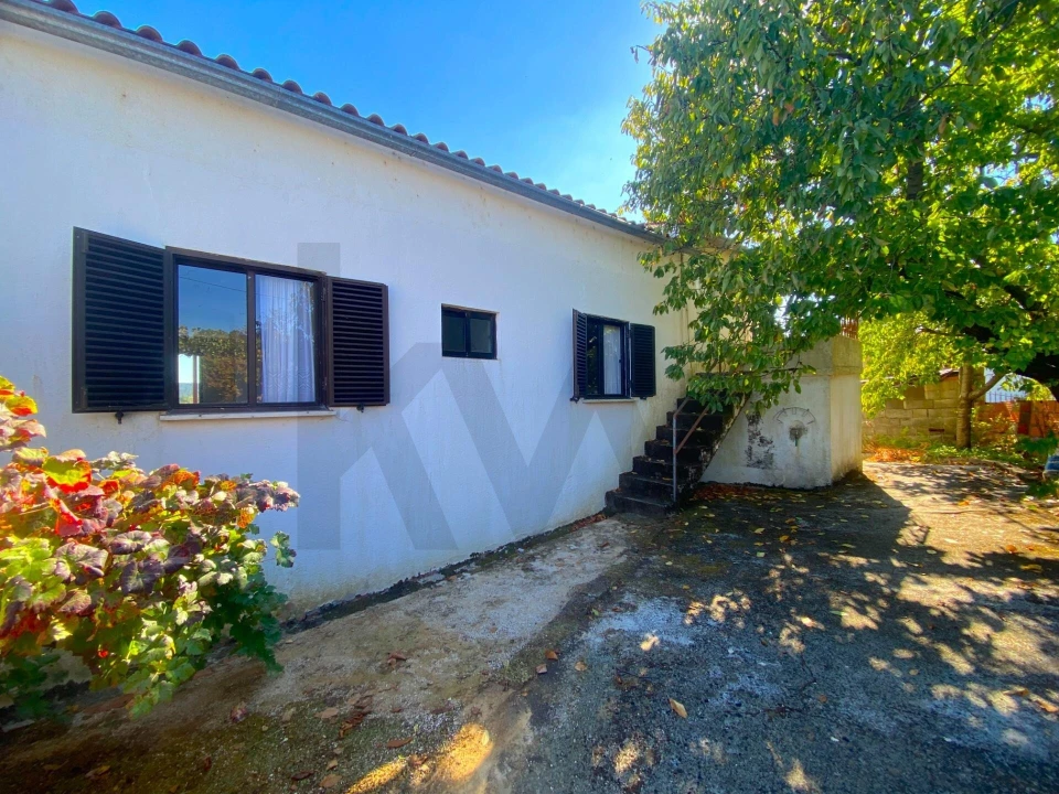 Moradia T3 para Venda em Enxames Foto 1