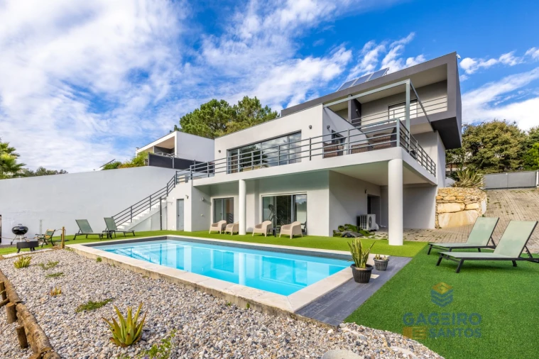 Moradia T4 para Venda em Barrio Foto 3