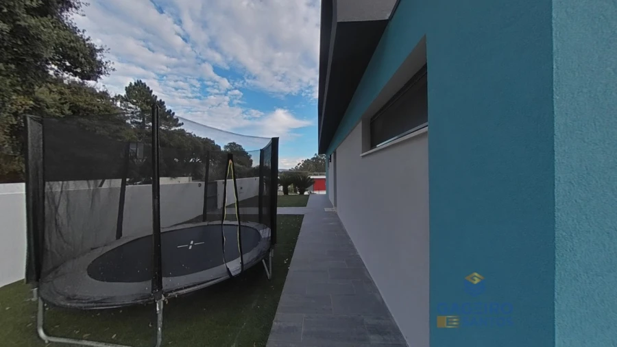 Moradia T4 para Venda em Barrio Foto 96