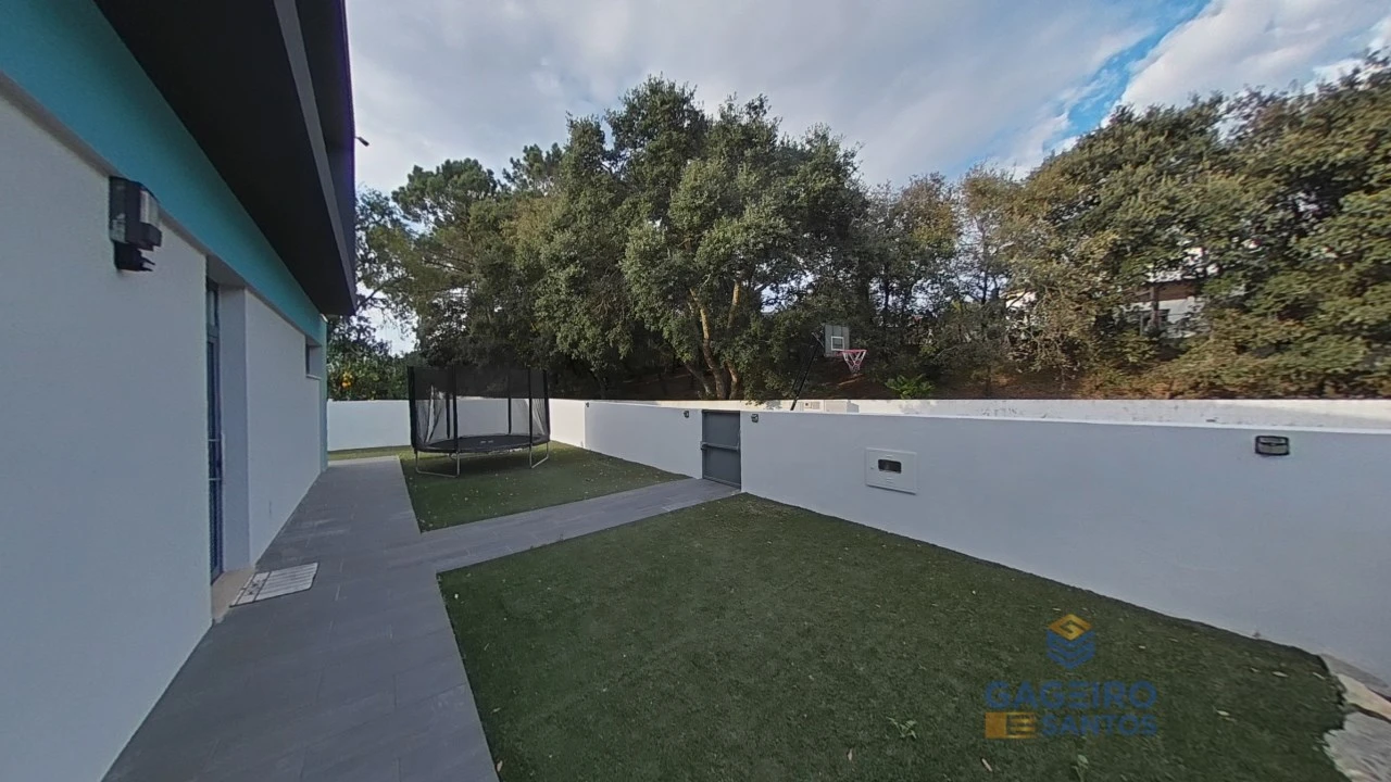 Moradia T4 para Venda em Barrio Foto 90