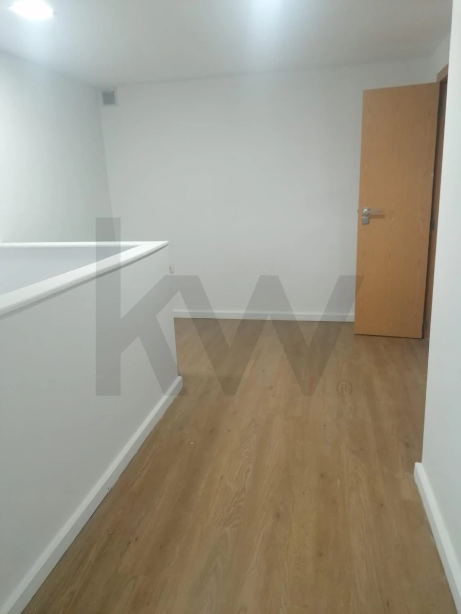 Moradia T3 para Arrendamento em Macieira de Sarnes Foto 21