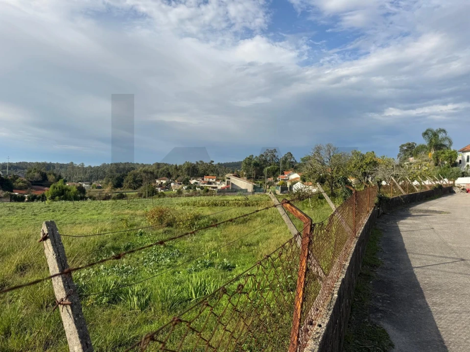Terreno para Venda em São Miguel do Souto e Mosteirô Foto 2