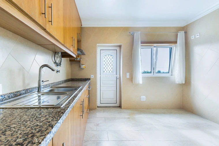 Moradia T4 para Venda em Caldas da Rainha - Santo Onofre e Serra do Bouro Foto 8