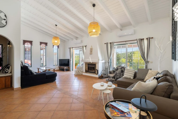 Moradia T3 para Venda em Santa Barbara de Nexe Foto 11