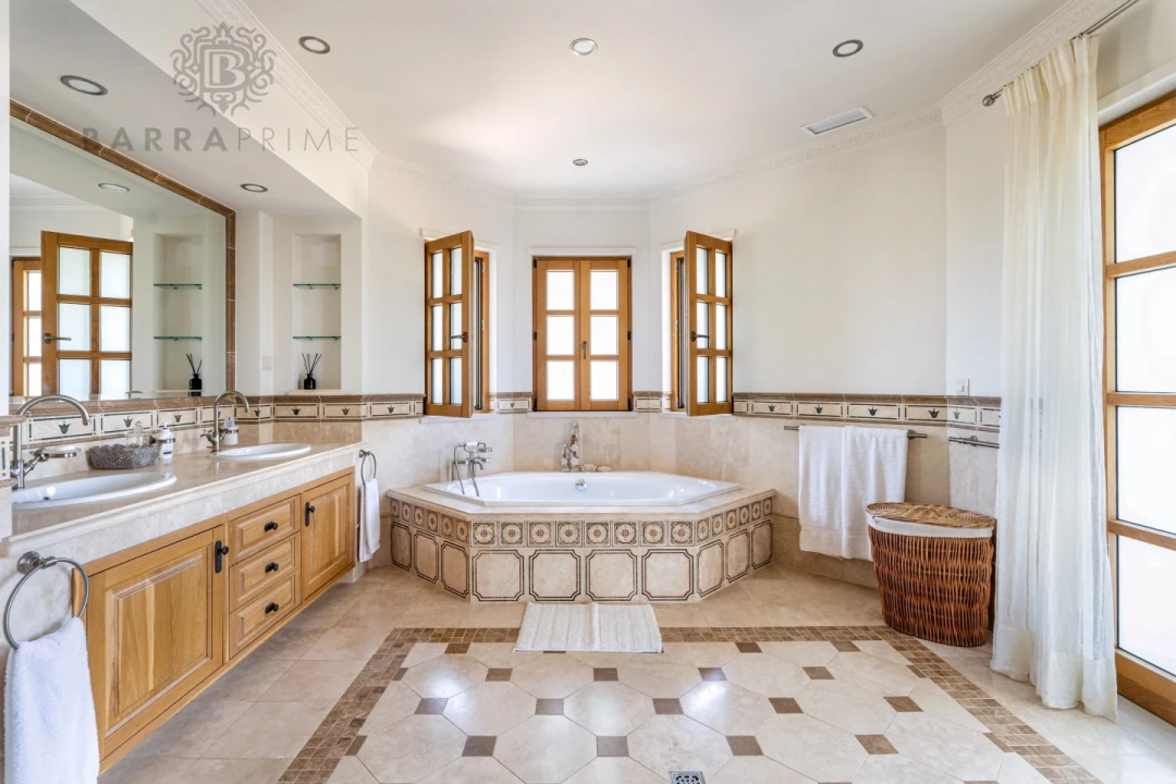 Moradia T13 para Venda em Almancil Foto 23