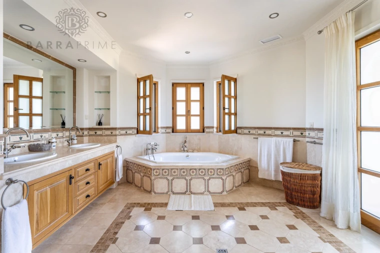 Moradia T13 para Venda em Almancil Foto 26