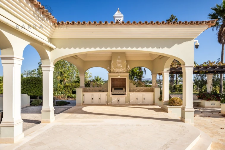 Moradia T13 para Venda em Almancil Foto 38