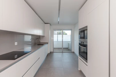 Apartamento T3 para Venda em Carcavelos e Parede