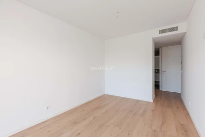 Apartamento T3 para Venda em Carcavelos e Parede