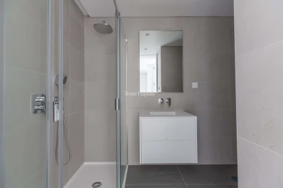 Apartamento T2 para Venda em Carcavelos e Parede