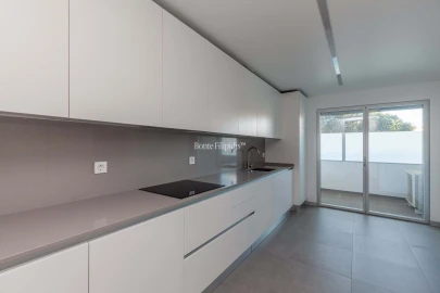 Apartamento T3 para Venda em Carcavelos e Parede