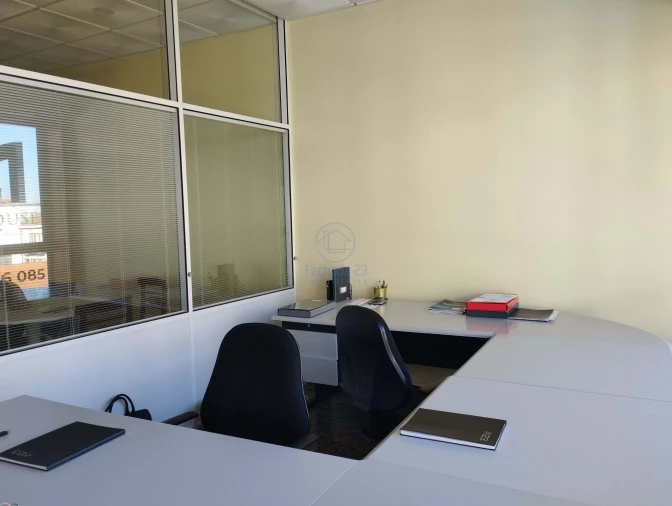 Escritório para Arrendamento em Santa Marinha e São Pedro da Afurada Foto 2