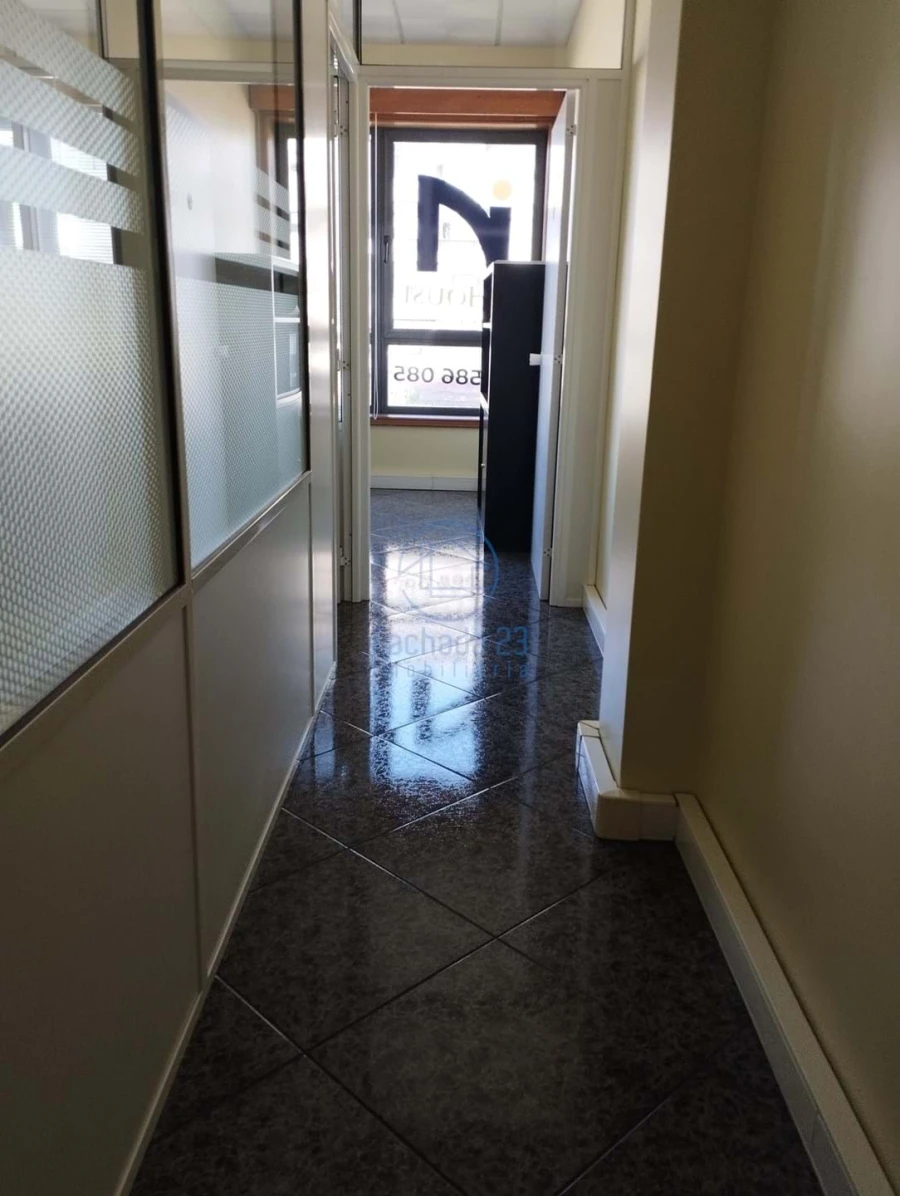 Escritório para Arrendamento em Santa Marinha e São Pedro da Afurada Foto 3