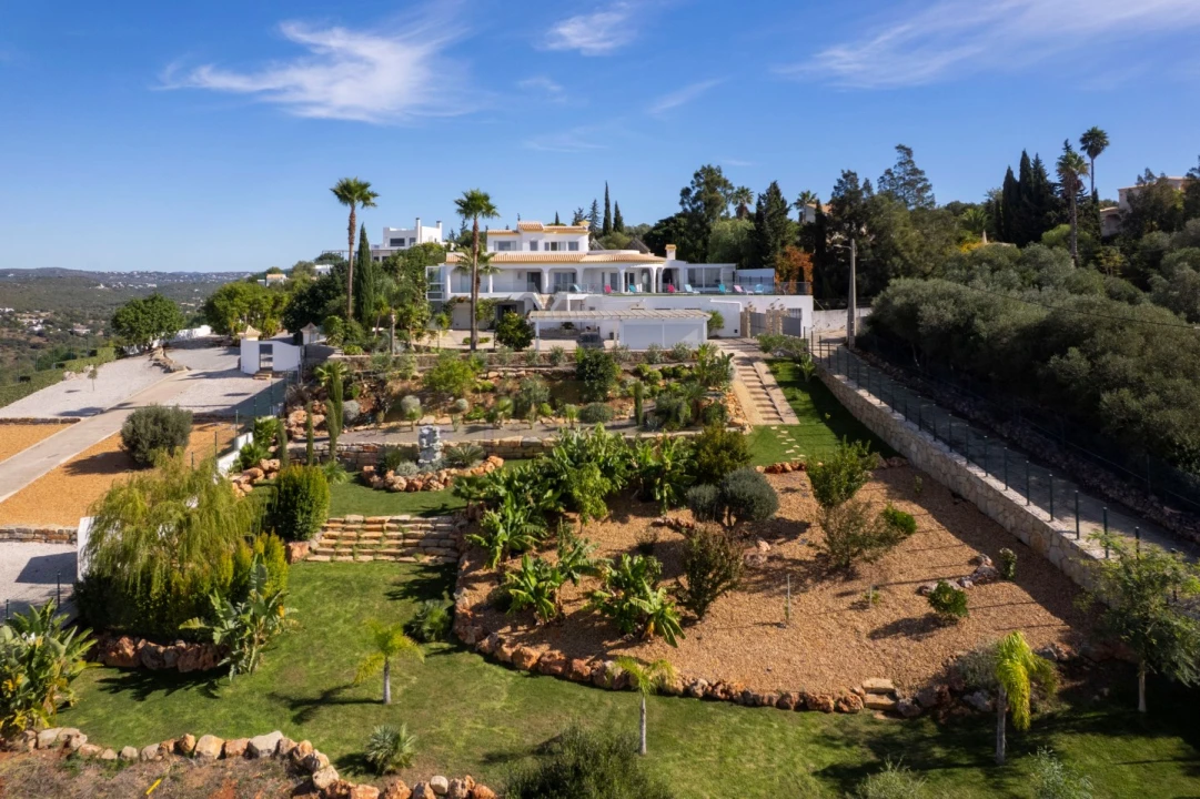 Moradia T4 para Venda em Santa Barbara de Nexe Foto 5