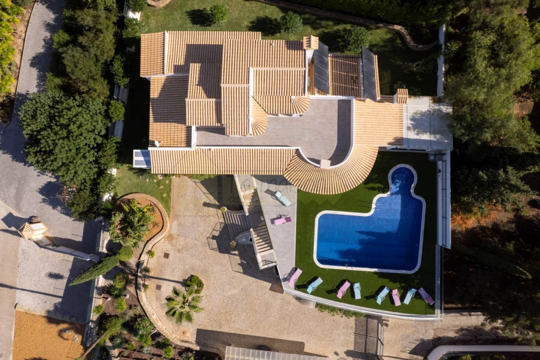 Moradia T4 para Venda em Santa Barbara de Nexe Foto 12