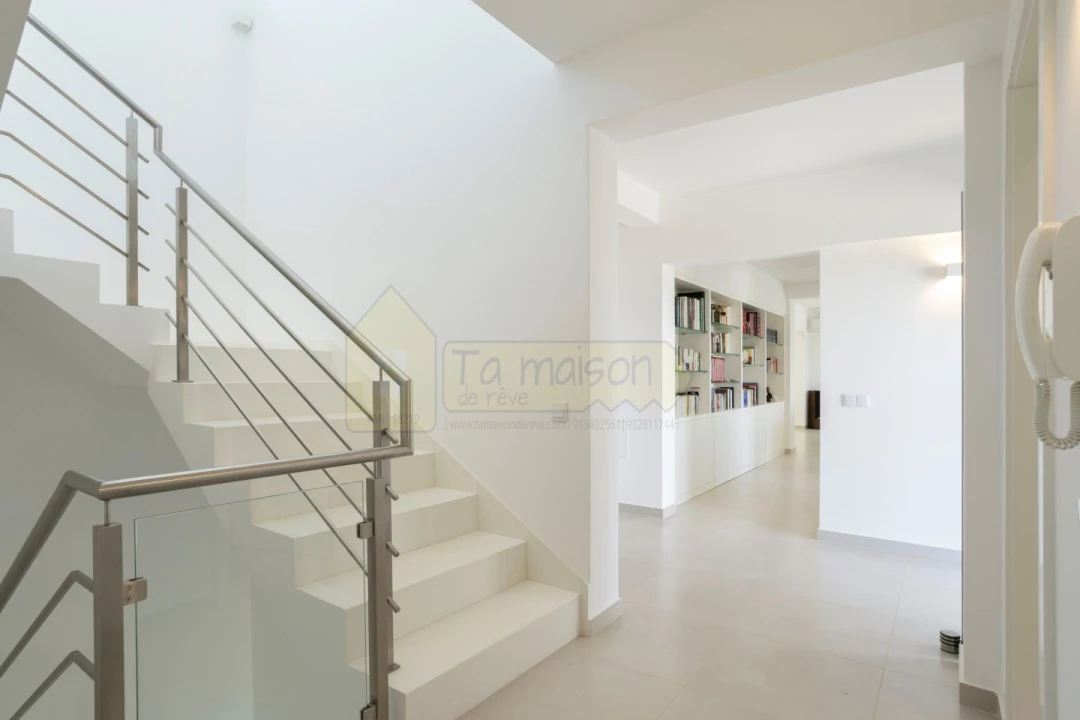 Moradia T4 para Venda em Santa Barbara de Nexe Foto 15