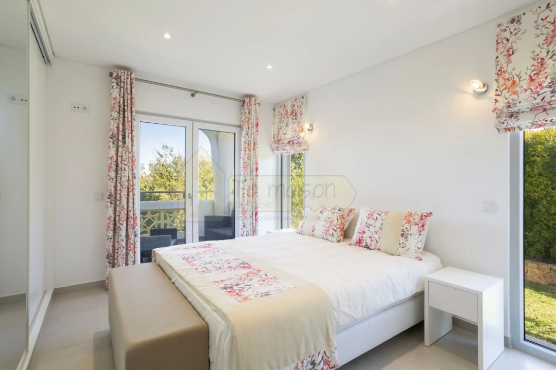 Moradia T4 para Venda em Santa Barbara de Nexe Foto 26