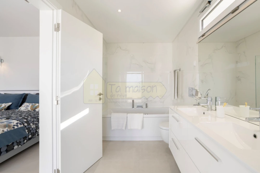 Moradia T4 para Venda em Santa Barbara de Nexe Foto 31