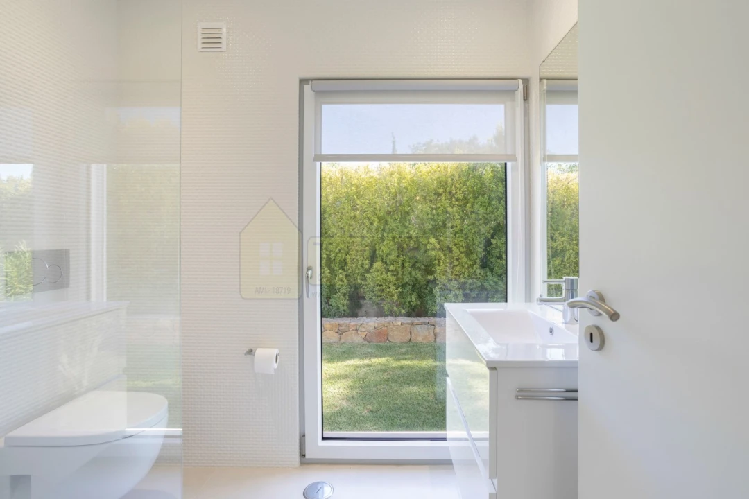 Moradia T4 para Venda em Santa Barbara de Nexe Foto 35