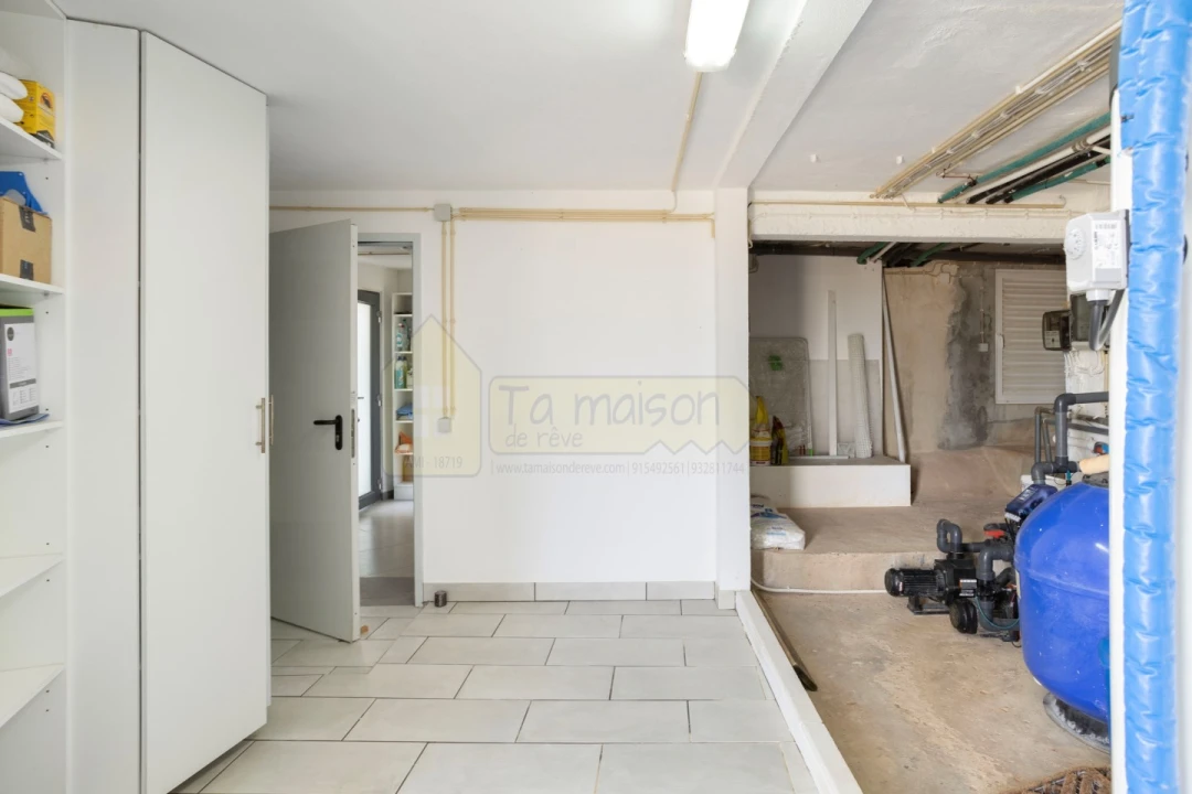 Moradia T4 para Venda em Santa Barbara de Nexe Foto 37