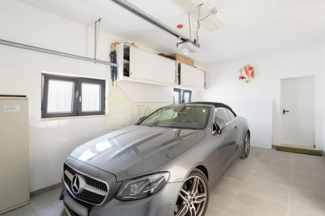 Moradia T4 para Venda em Santa Barbara de Nexe Foto 52