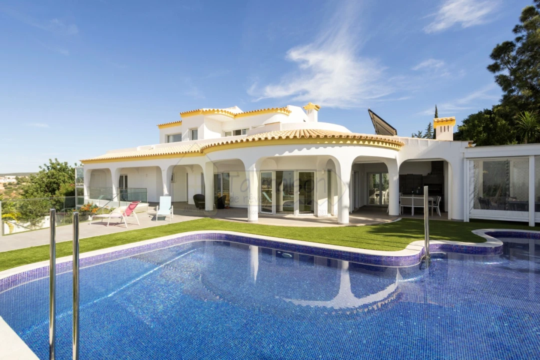 Moradia T4 para Venda em Santa Barbara de Nexe Foto 55