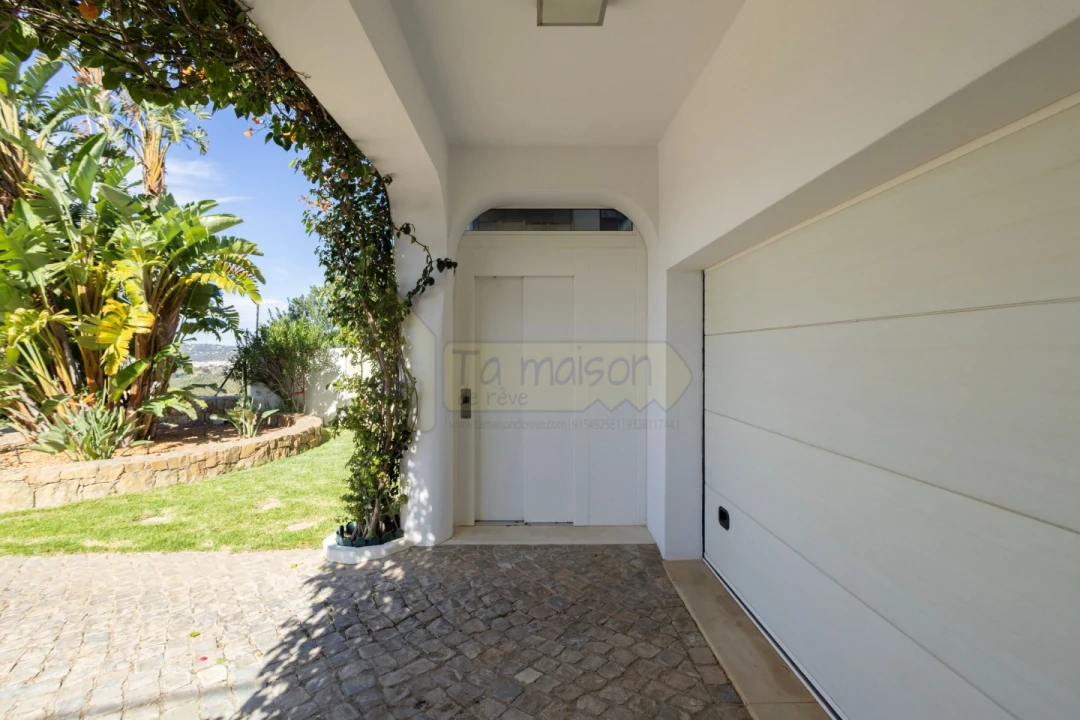 Moradia T4 para Venda em Santa Barbara de Nexe Foto 59