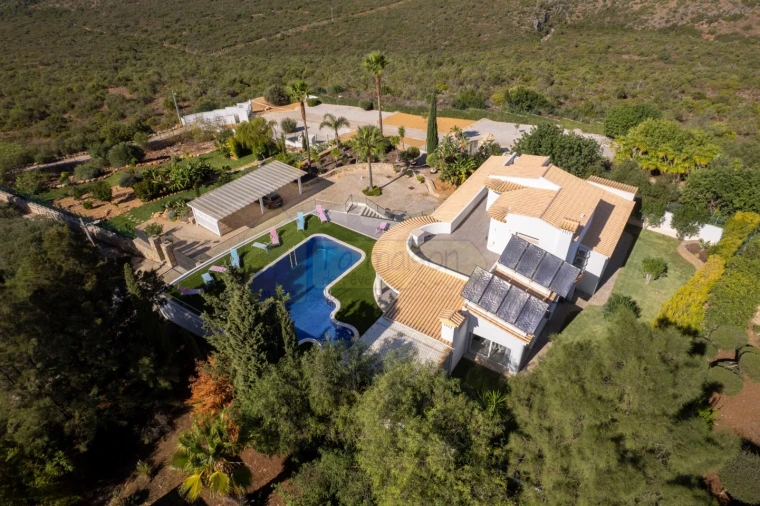 Moradia T4 para Venda em Santa Barbara de Nexe Foto 11