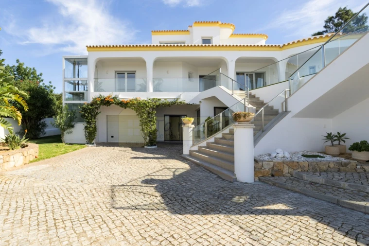 Moradia T4 para Venda em Santa Barbara de Nexe Foto 13