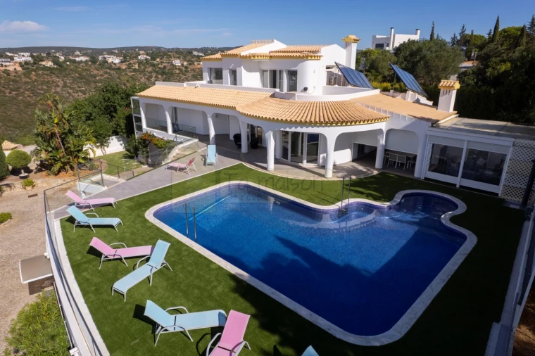 Moradia T4 para Venda em Santa Barbara de Nexe Foto 14