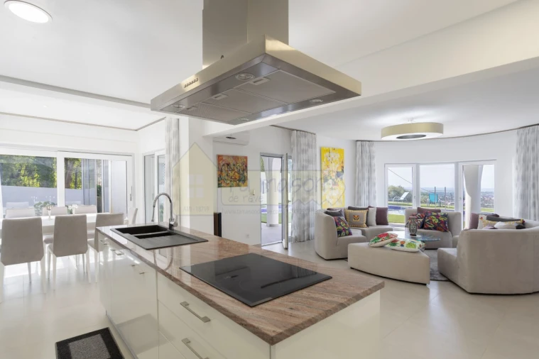 Moradia T4 para Venda em Santa Barbara de Nexe Foto 21