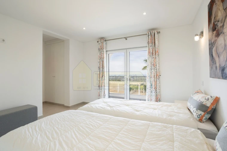 Moradia T4 para Venda em Santa Barbara de Nexe Foto 25