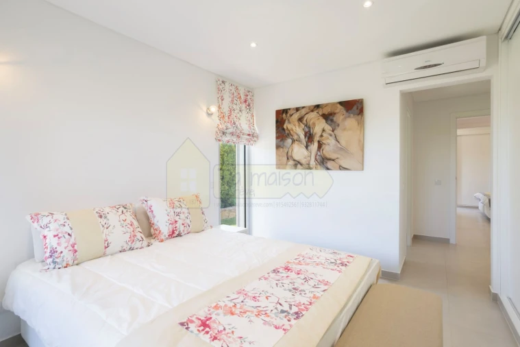 Moradia T4 para Venda em Santa Barbara de Nexe Foto 27