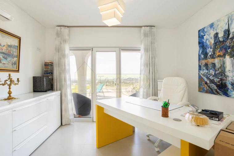 Moradia T4 para Venda em Santa Barbara de Nexe Foto 30