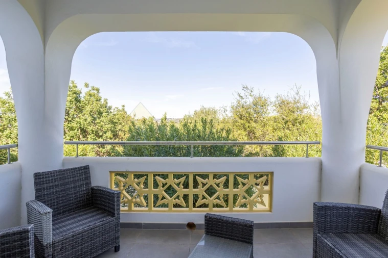 Moradia T4 para Venda em Santa Barbara de Nexe Foto 46