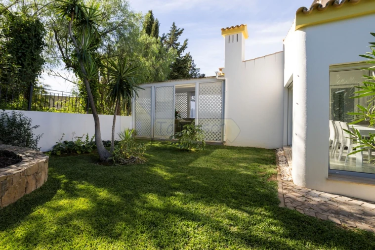 Moradia T4 para Venda em Santa Barbara de Nexe Foto 49