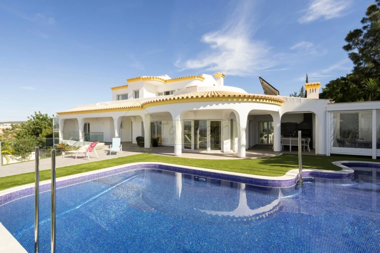 Moradia T4 para Venda em Santa Barbara de Nexe Foto 55