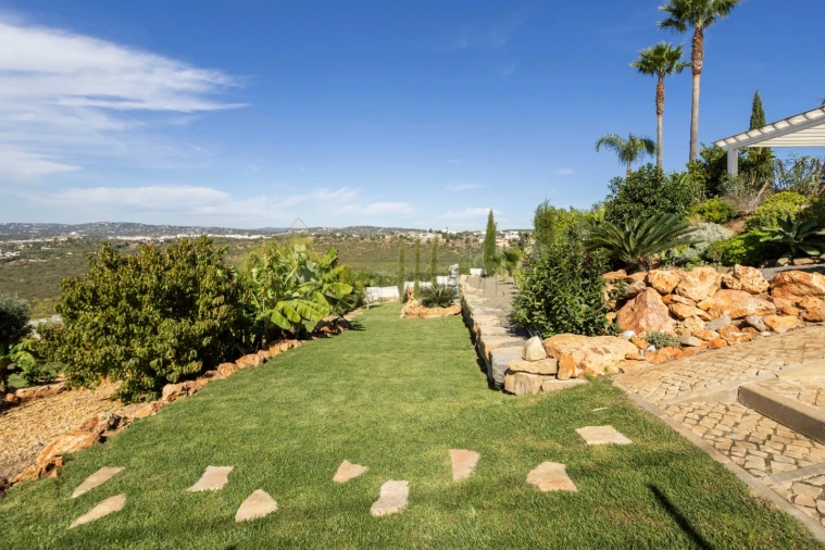 Moradia T4 para Venda em Santa Barbara de Nexe Foto 57