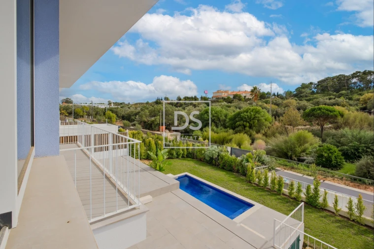 Moradia T4 para Venda em Alcabideche Foto 39