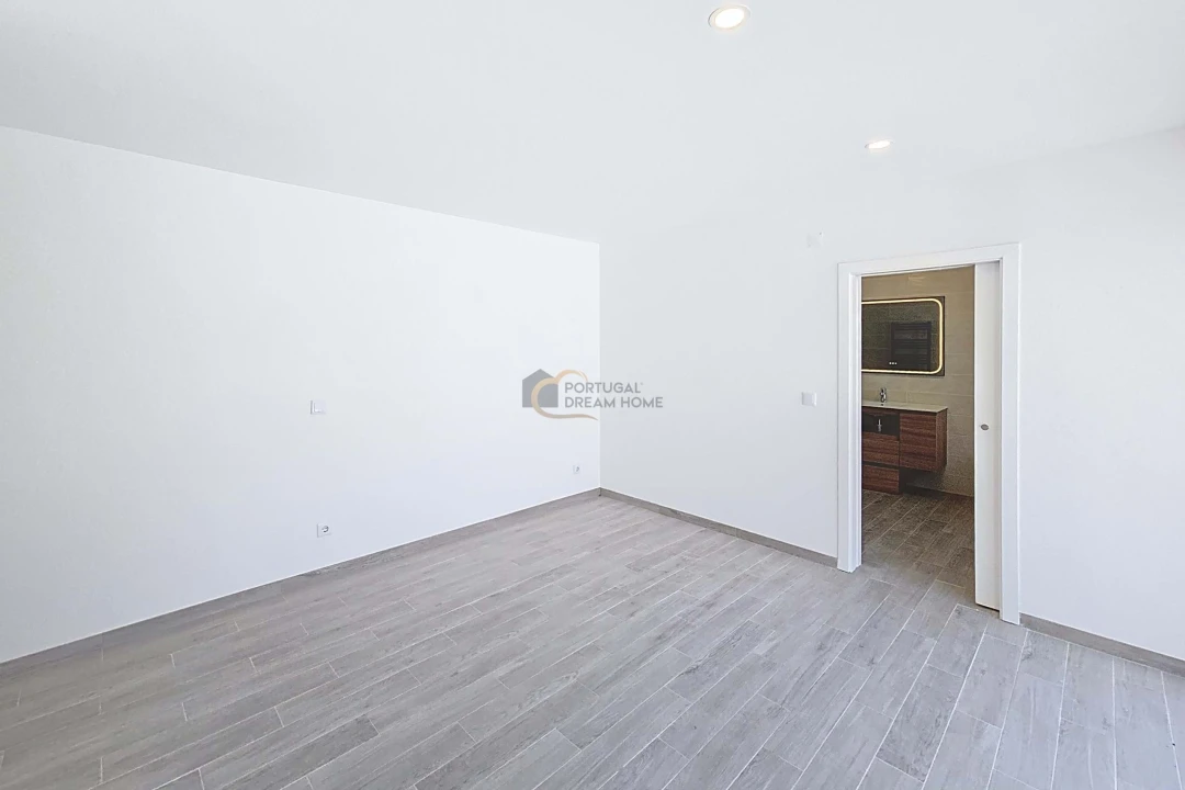 Moradia T4 para Venda em Albufeira e Olhos de Água Foto 13