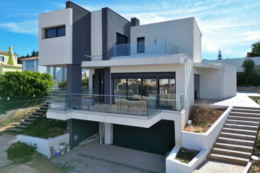 Moradia T4 para Venda em Albufeira e Olhos de Água Foto 1