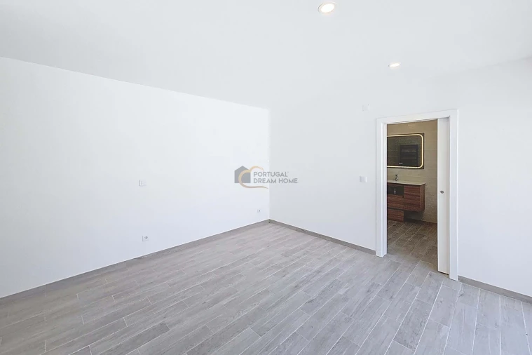 Moradia T4 para Venda em Albufeira e Olhos de Água Foto 13