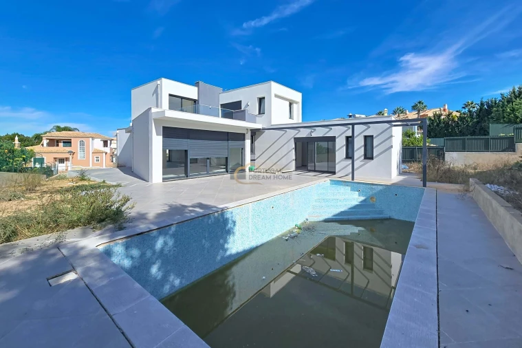 Moradia T4 para Venda em Albufeira e Olhos de Água Foto 23