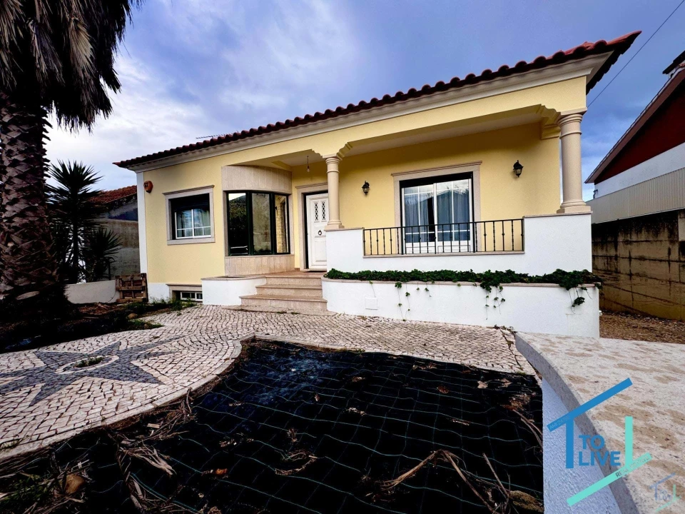 Moradia T5 para Venda em Asseiceira Foto 2