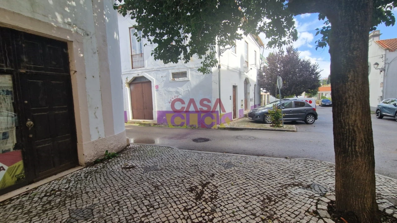 Loja para Arrendamento em Torres Novas (Santa Maria, Salvador e Santiago) Foto 2